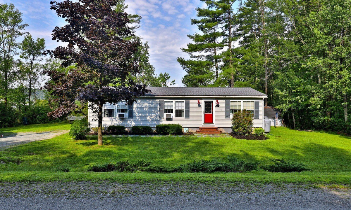 Crystal Beach House | The Bomoseen Bungalow: Vermont Lake House with Private Dock
