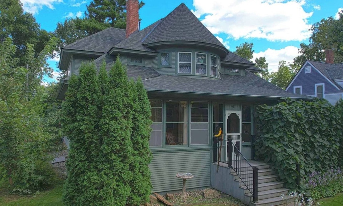 River Falls House | The Freeman House – Historic Retreat | River Falls