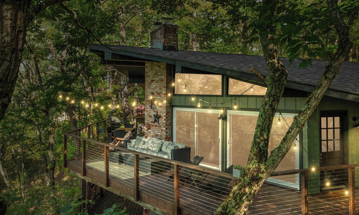 Mount Jackson House | The Hillside Hideaway, a stunning retreat located in the heart of Bryce Resort