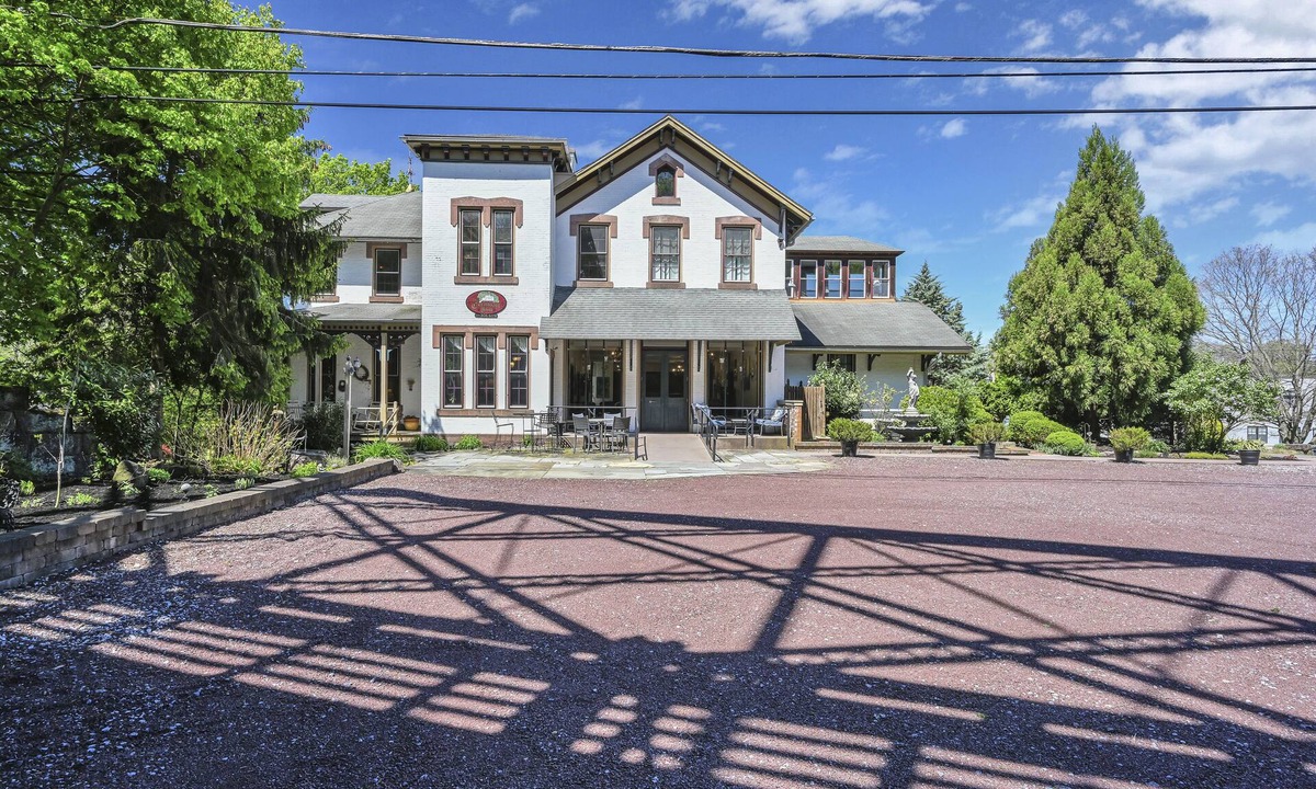 Cornwall House | The Historic Cornwall Inn