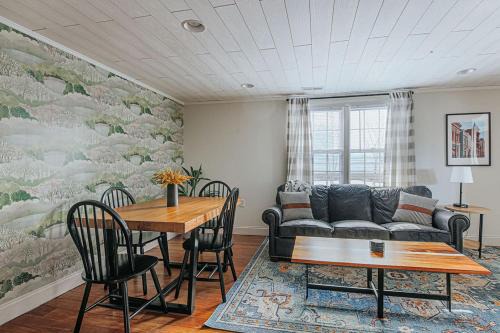 Staunton House | The Hunker Down