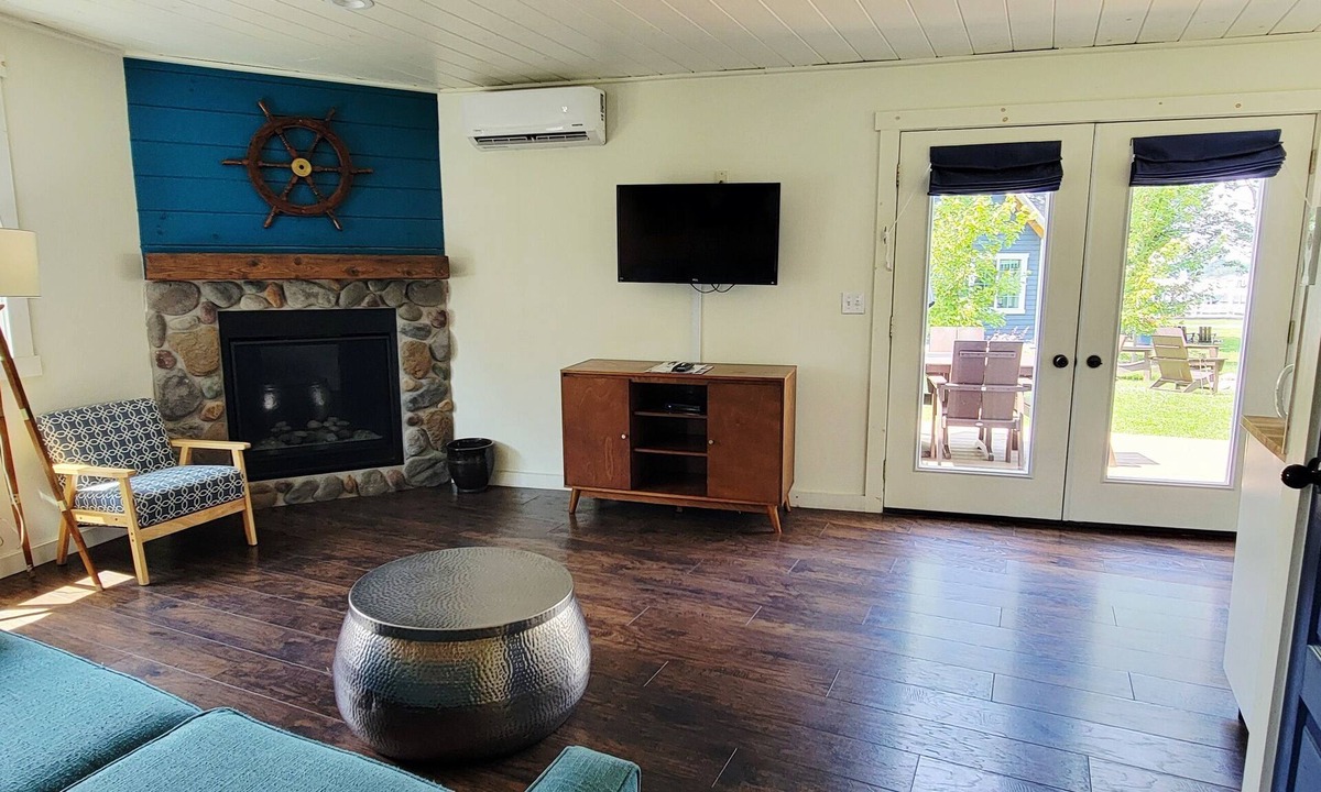 Alexandria Bay House | The Ledges Resort and Marina, Shipwatch