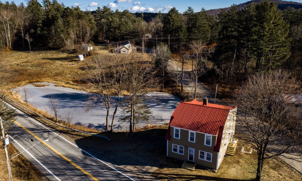 North Creek House | The Lodge House - Centrally Located Cheerful 5BR - Minutes to Gore!