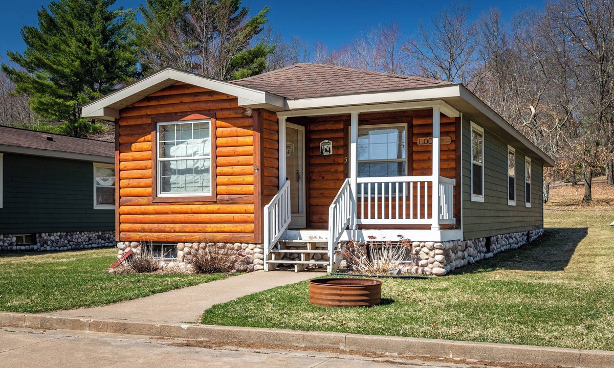 Neillsville Cabin | The Loon Cabin at the Riviera Resort in Neillsville, Wisconsin!