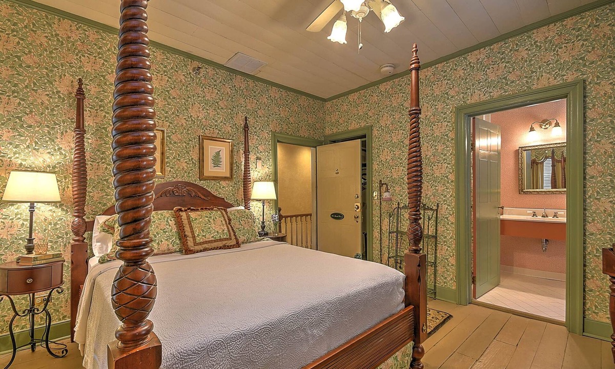 Jonesborough House | The Maxwell Room at The Historic Eureka Inn