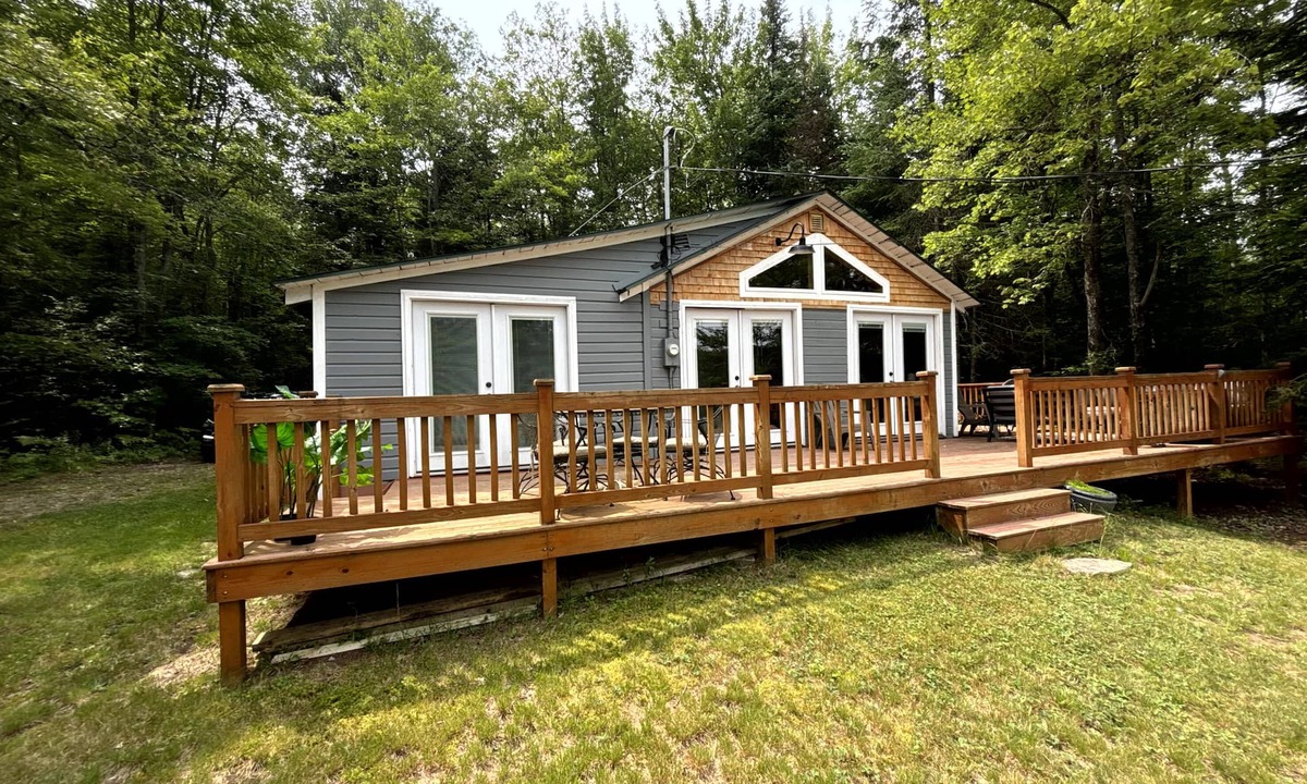 Owls Head Cabin | The perfect family getaway on Mt. View Lake. Pet friendly!