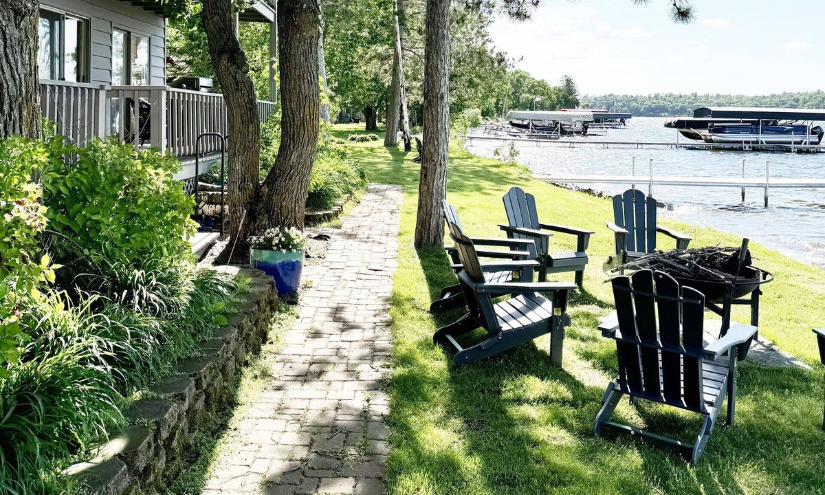 East Gull Lake Condo | The Point on Gull Lake – Unit 4: 2BR Family Escape w/Dock & Garage