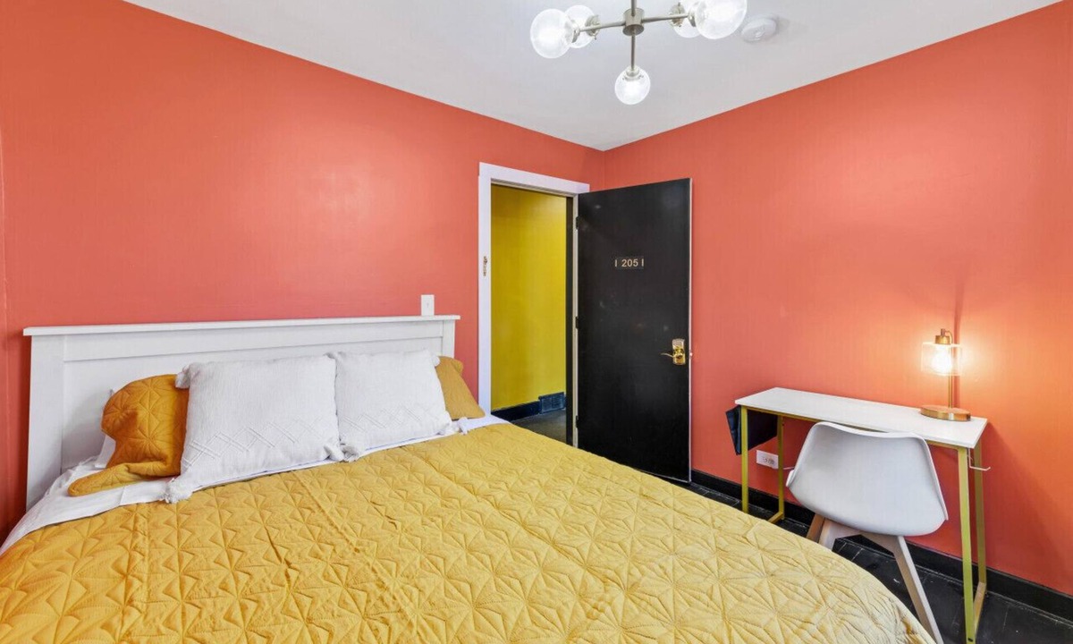 Fox Lake Hostel | The Randolph Hotel Room 205