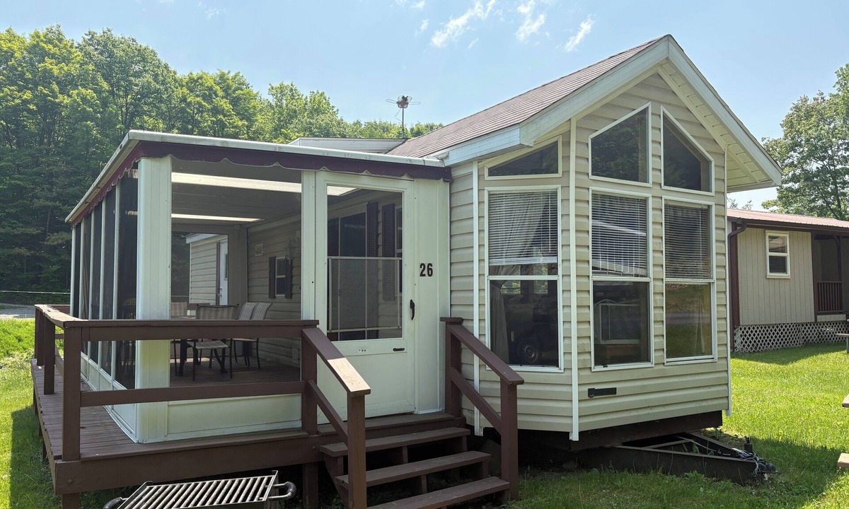 Hammond House | The Vintage Voyager on Black Lake