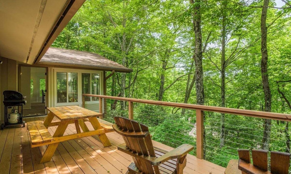 Brevard House | Ticoa Heights in Connestee Falls w/Community Pool, Foosball and King Bed