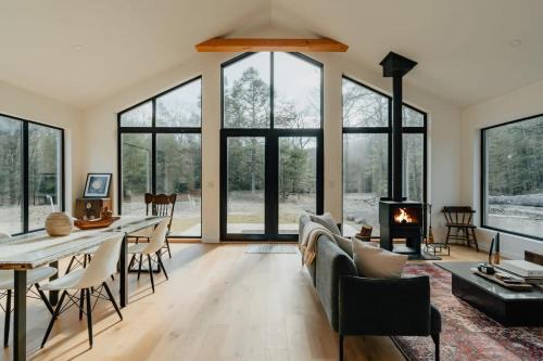Kerhonkson House | Trail's End - Modern and Private Cabin in the Wood