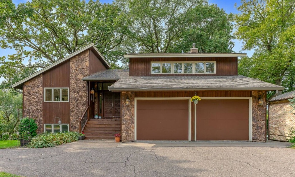 Fridley House | Tranquil property right on the Mississippi River with stunning panoramic views