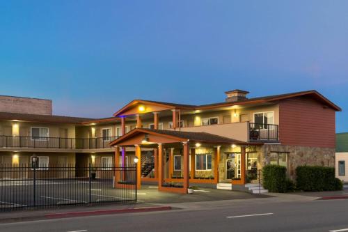 Downtown Hotel | Travelodge by Wyndham Eureka