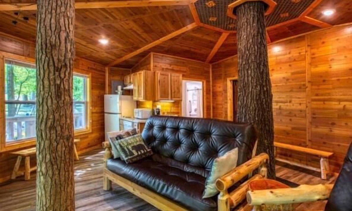 Manchester Cabin | Tree House Deluxe Cabin w/bath - Glamping with real trees growing in the center of the cabin!