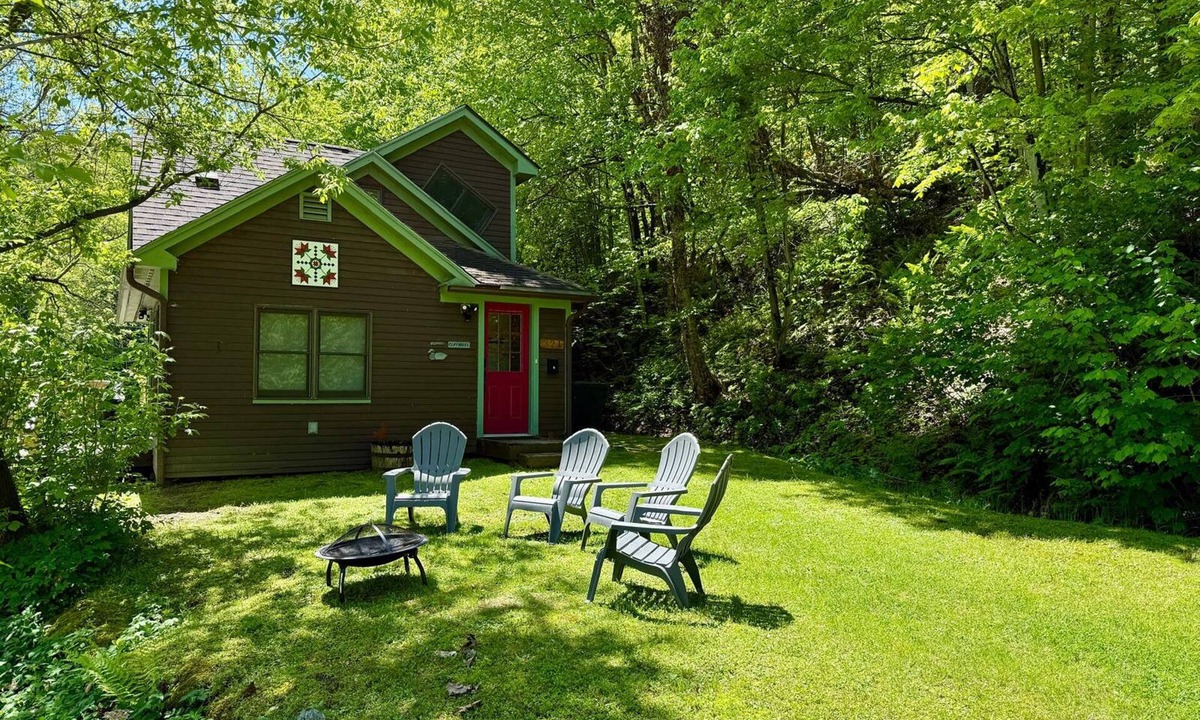 Richford House | Tubing , Hiking and Jay Peakfun at the Cliff House