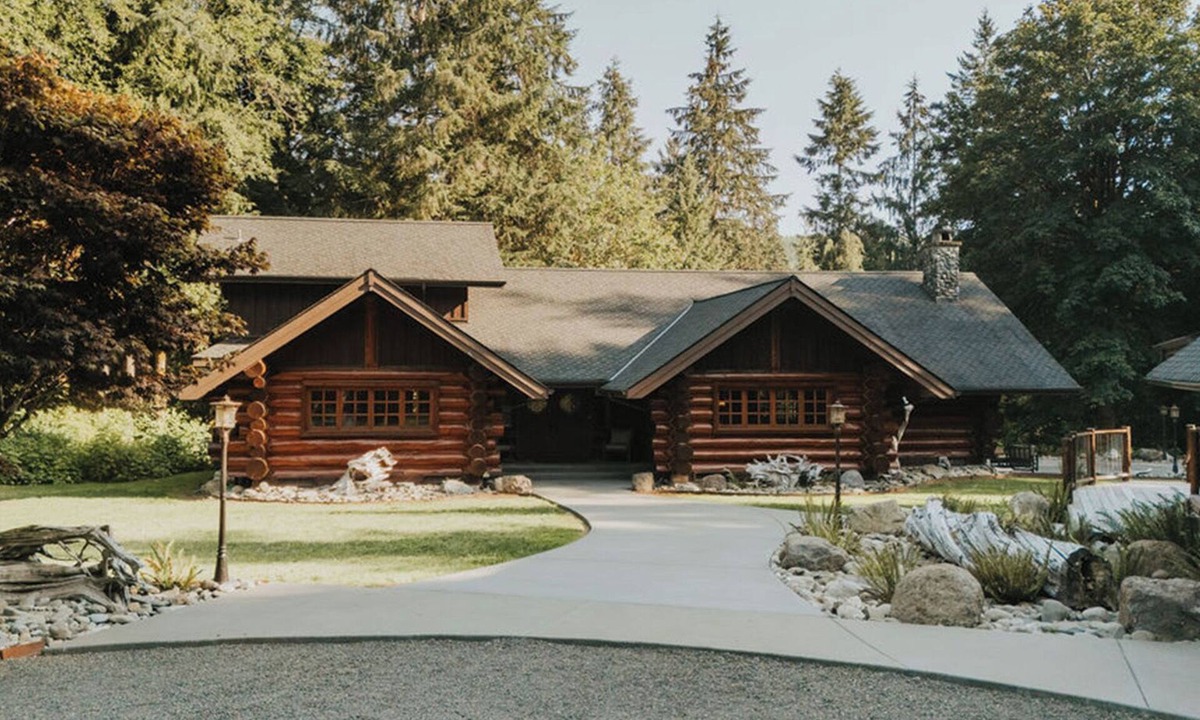 Beaver Cabin | Two Beautiful Log Cabins alongside the Sol Duc River!