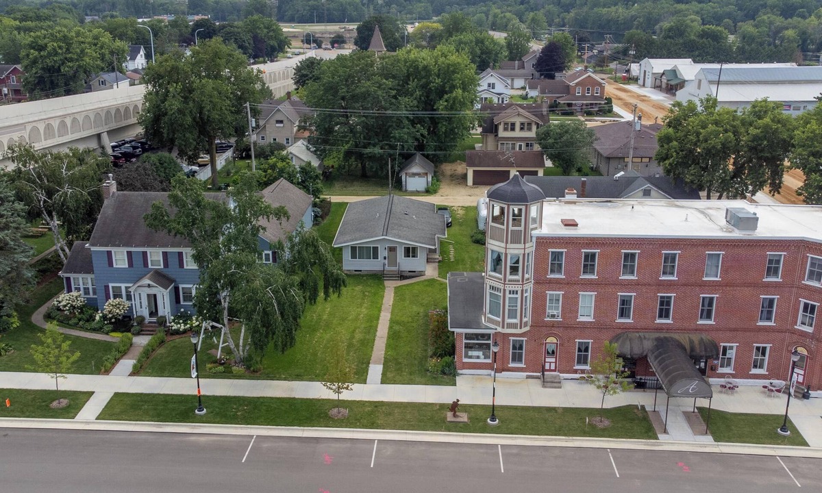 Wabasha House | Two Bedroom Main Street house in the middle of Wabasha MN
