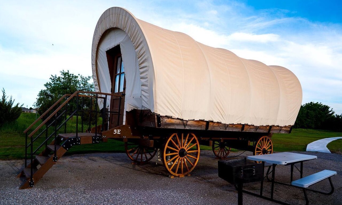 South Oklahoma City House | Unforgettable Glamping Getaways in this Covered Wagon in Moore, Oklahoma