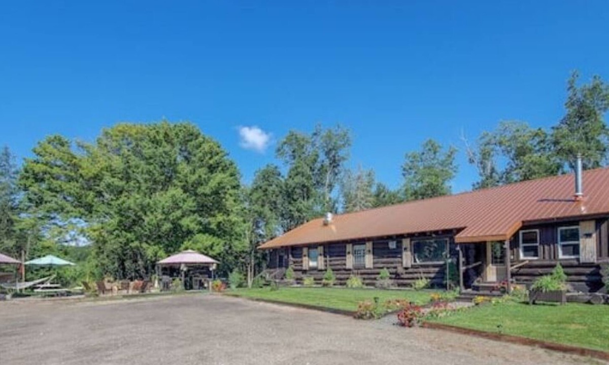 Caroga Lake House | Unique and charming, exquisitely themed Log Cabin