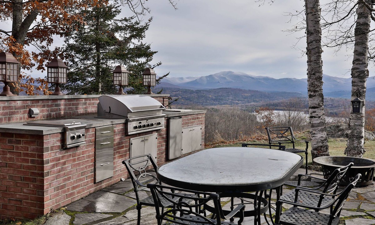 Whitefield House | Unmatched Panoramic Views of the White Mountains