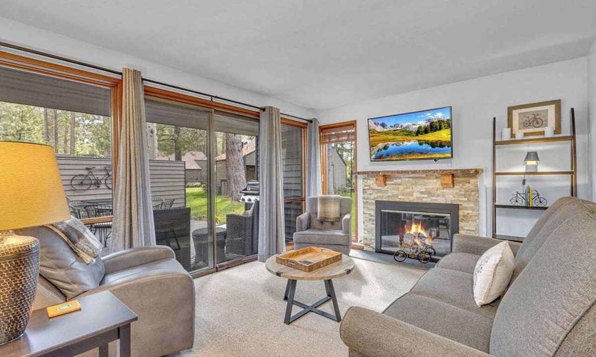 Overlook Park Condo | Updated, great location, by Sharc and Village mall