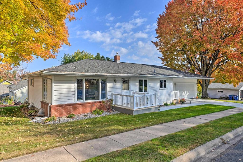Marathon City House | Updated Pet-Friendly Home - 9 Mi to Ski Area!