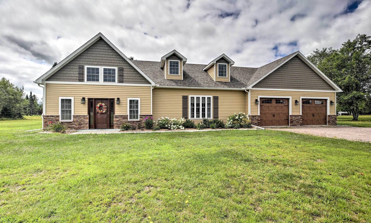 Owls Head House | Upstate Hideaway w/Hot Tub, 13 Mi to Malone!