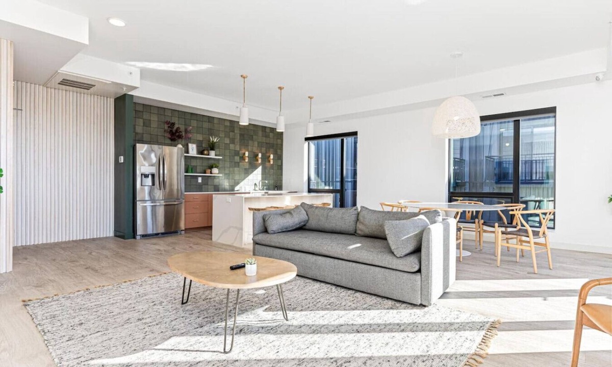 Uptown Apartment | Uptown Apartment| Lake View Near Mill City Museum