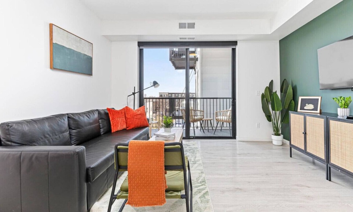 Uptown Apartment | Uptown Apt | Near Lake Bde Mka, Downtown & Museums