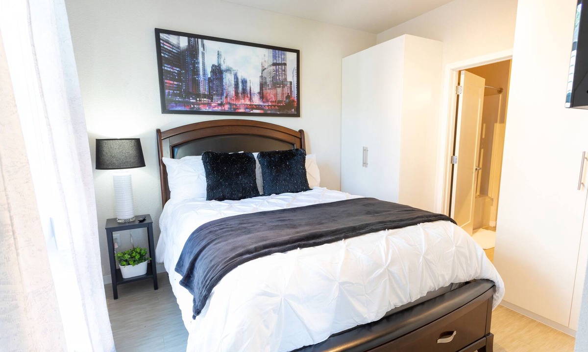 Kingfield Apartment | Uptown Gem🔹Fast WiFi🔹In-Unit W/D🔹Keurig+Coffee