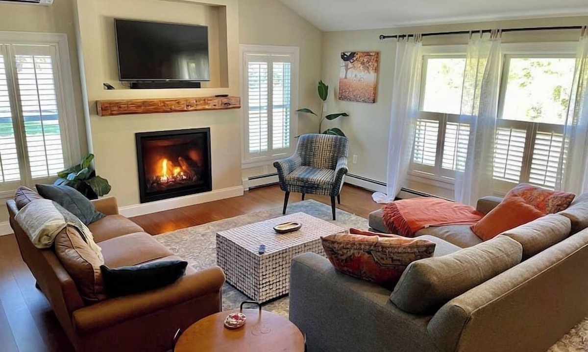 Waterbury House | Clean, perfect home a mile from historic Waterbury