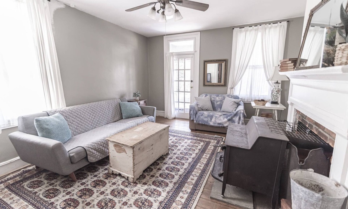 Bolivar Apartment | Vacation Rental: Armory Quarters B