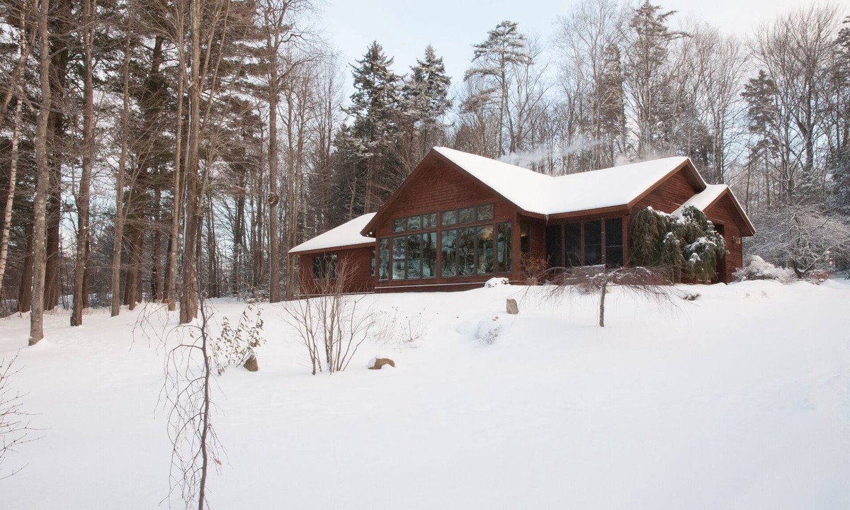Hyde Park House | Vermont Paradise With Hot-tub- Dog Friendly