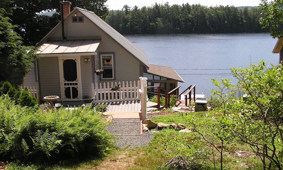 Spofford Cottage | Victorian Lakefront Cottage With Spectacular Sunrise View Of Water