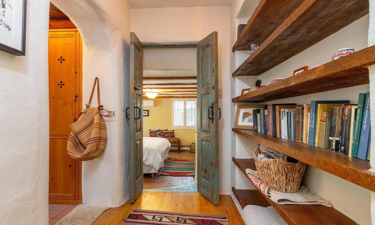 Historic Eastside House | Walk: Plaza, Eating, Drink, Art Historic Eastside