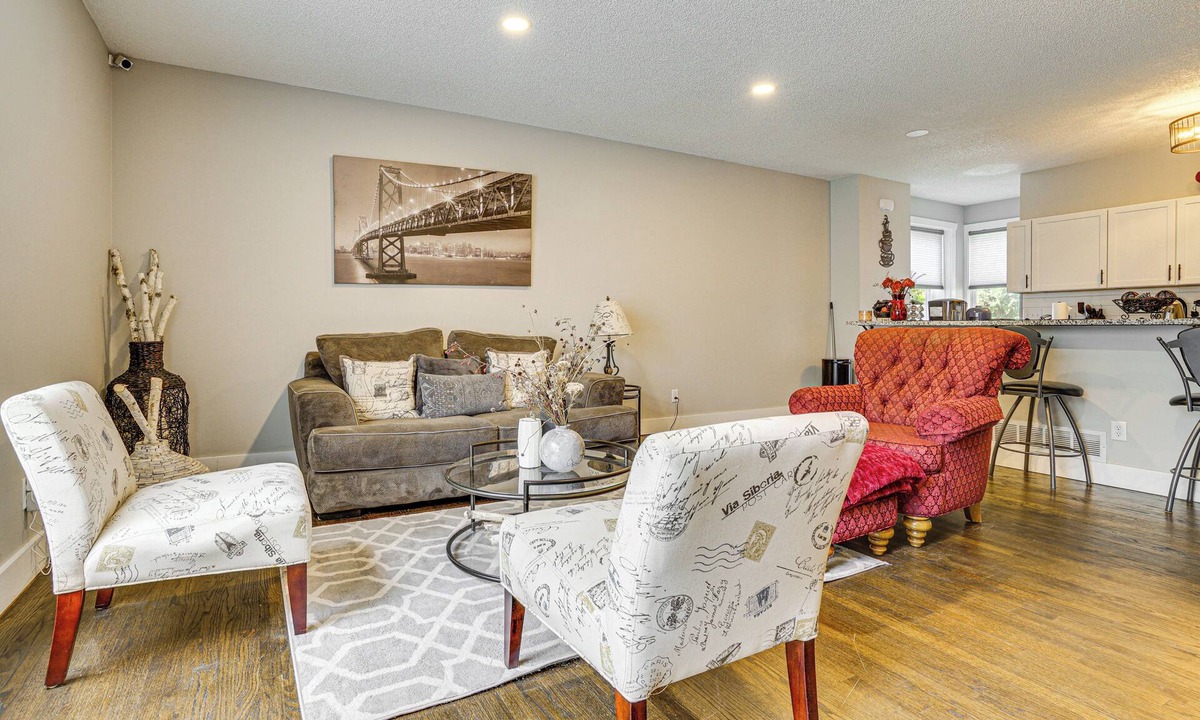Whittier House | Walk to Bites & Whittier Park: Uptown Getaway!