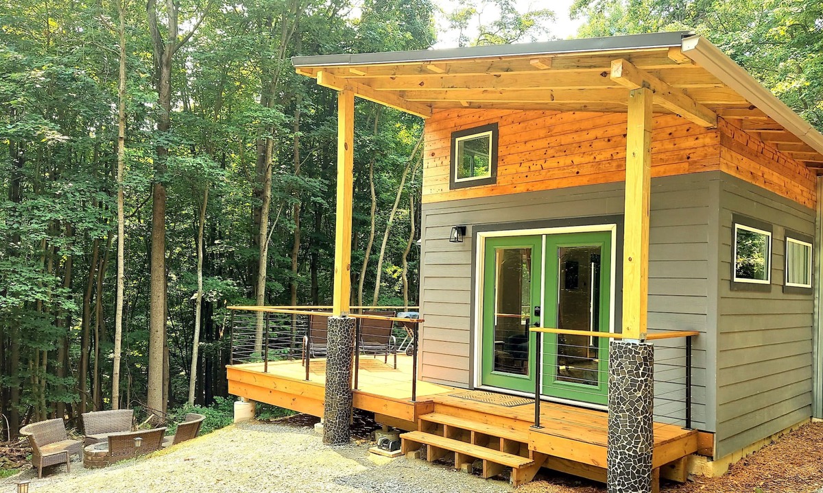 Chillicothe Cabin | Walk to State Park trails! Nature bathing + hot tub under the stars + firepit