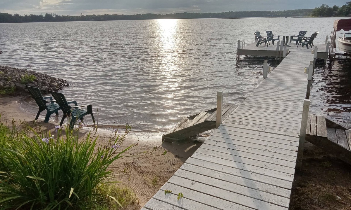 Markville Cabin | Water front cabin with sandy beach, sandy swim area. No stairs to lake.