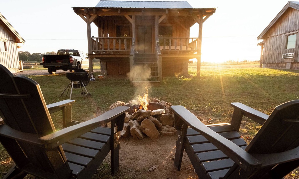 Smithville Cabin | Waterfall Basecamp Cabin, Near Rock Island & Hiking