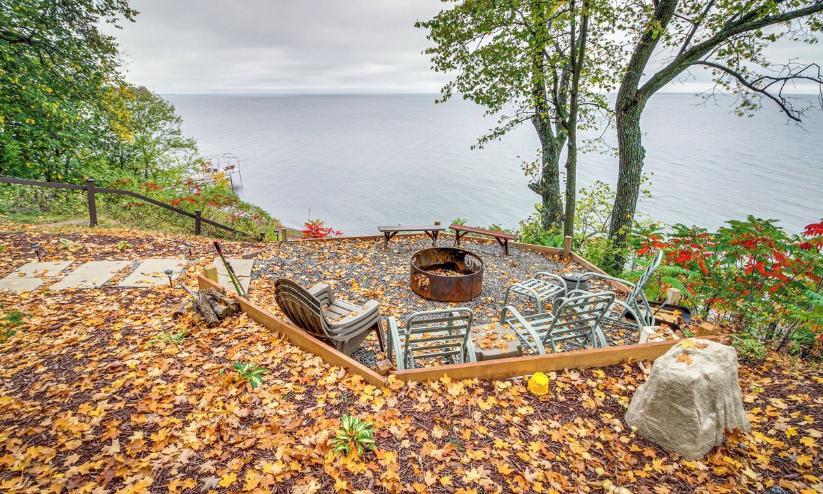 South Harbor Cabin | Waterfront Wahkon Cabin w/Gas Grill & Fire Pit!