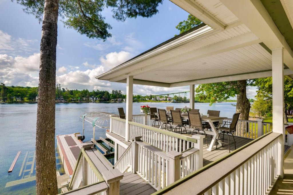 Wellesley Island House | Waterfront Wellesley Island Cottage with Boat Slip!