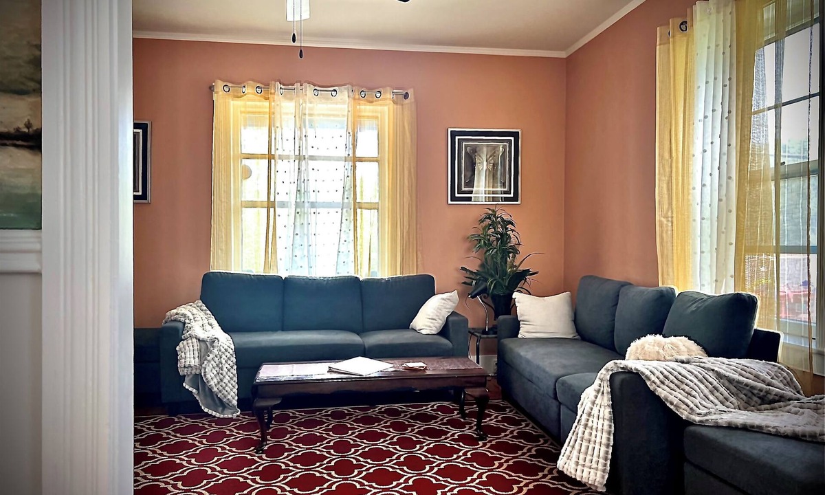 Montpelier House | Welcome to River St House historical stay. 1500sq ft, 1/2 blk from river trails.
