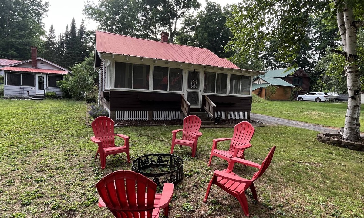 Eagle Bay Cottage | Welcoming Eagle Bay Cottage — 2 min walk to private Fourth Lake beach!