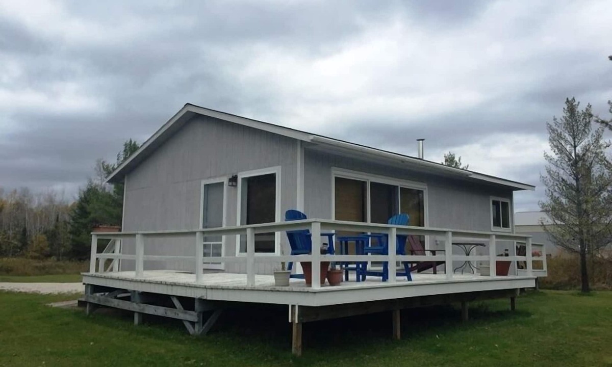 La Pointe Cabin | Willows - 2 Bed/1 Bath Cabin minutes from Downtown La Pointe!
