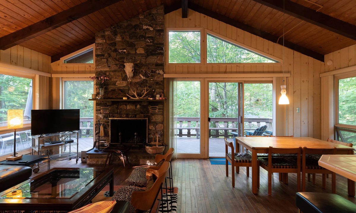 Hensonville Ski Chalet | Windham Immaculate Ski Chalet with Awesome Fire Pit. Available 25/26 Ski Season!