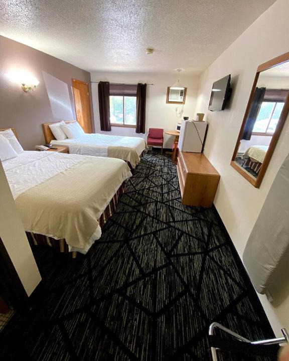 Medford Hotel | Woodland Inn & Suites