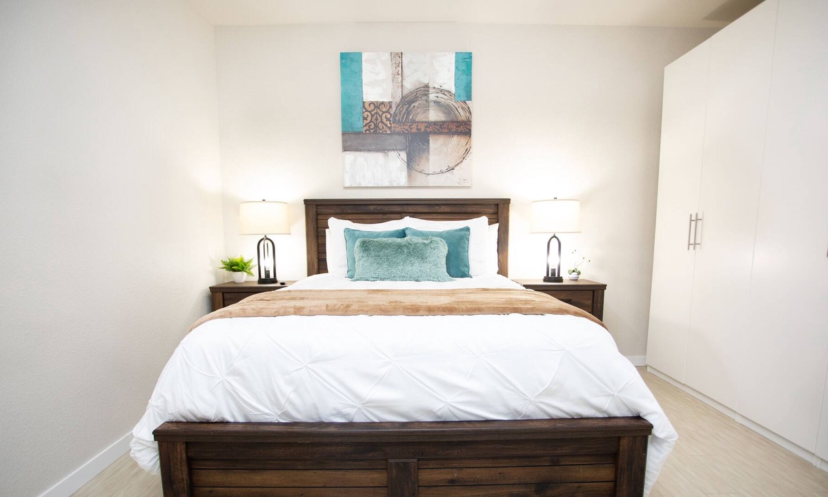 Kingfield Apartment | Work Here🌀Fast WiFi🌀In-Unit Washer/Dryer🌀Keurig+Coffee