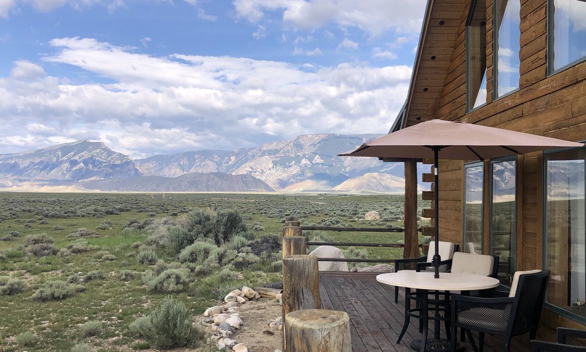 Clark House | Yellowstone River Frontage! Beautiful log home on the river with 360 views!