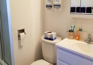 2 BR condo with sleeping loft right on Lake Winnisquam