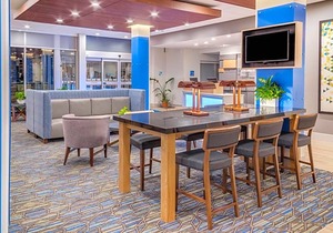 2-Star Hotel ∙ Holiday Inn Express & Suites - Rice Lake, an IHG Hotel